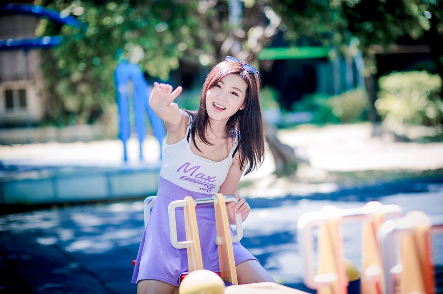 我说:”怕什么,风头早过去了。你以为咱们警察真那么关心破案啊,大部分案子都是顺便破的,比如说抓住一个街上偷东西的,结果审出来杀了人。一般杀人的案子都是这么破的。”——韩寒《一座城池》